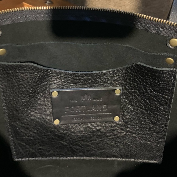 Portland Leather Oversized Black Tote - Picture 4 of 5